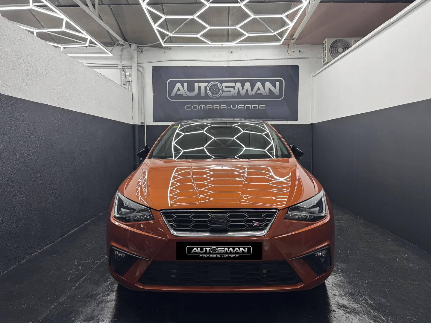 SEAT Ibiza 1.0 TSI FR Plus 2020 Gasolina Naranja - Interior